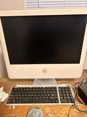 Apple iMac 20-inch  2006 2.16GHz Intel Core 2 Duo (MA589LL) Mouse And Keyboard - Image 1 of 4