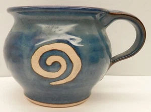 Taza de café de cerámica irlandesa Jack O'Patsy gres artesanal remolino azul - Imagen 1 de 4