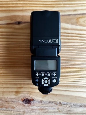 YONGNUO Speedlite YN-560-III Shoe Mount Flash for Canon - Image 1 of 3
