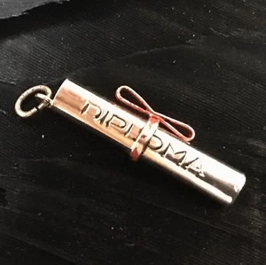 "PULSERA DE GRADUACIÓN DE PLATA ESTERLINA DE COLECCIÓN CON ENCANTO 1/4"" X 1 3/16""" - Imagen 1 de 2