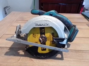 Makita XSS02Z 18V LXT 18 Voltios Li-Ion 6 1/2" Batería Inalámbrica Sierra Circular Herramienta - Imagen 1 de 10