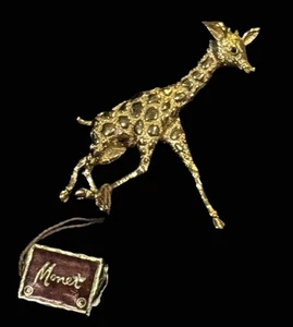 Vintage Monet goldfarbene strukturierte Baby Giraffe Strass Auge Brosche Anstecknadel - Bild 1 von 5
