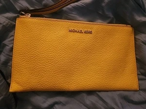 Daisy gelb genarbtes Leder Michael Kors Reißverschluss Clutch Kalbsleder Geldbörse - Bild 1 von 10