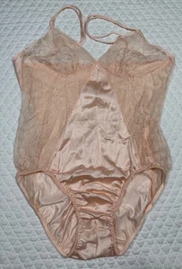VINTAGE Formfit Teddy Lingerie Snap Crotch Size 36(14-16) Pale Peach Lace Cutout - Picture 1 of 5