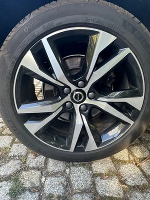 Volvo 18 Zoll Alufelgen mit oder ohne Sommerreifen von Michelin zu erwerben ! - Bild 1 von 4