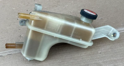 Toyota Prius V 2012-2018 depósito de refrigerante botella tanque 16480-28080 OEM Foto 1 de 4