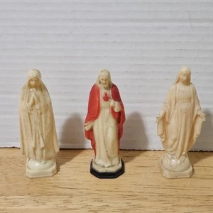 Lot 3 Vintage Unsere Liebe Frau von Lourdes Jungfrau Maria Statue Katholische Figur Kunststoff 3,5 Zoll - Bild 1 von 6