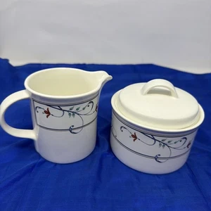 Juego de azucarero y crema con tapa Mikasa Annette Intaglio CAC20 hecho en Japón usado en excelente estado - Imagen 1 de 21