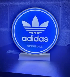 ADIDAS ORIGINALES LED Luz Letrero / Caja de Luz / USB-C / Interruptor de Encendido y Apagado - Imagen 1 de 3