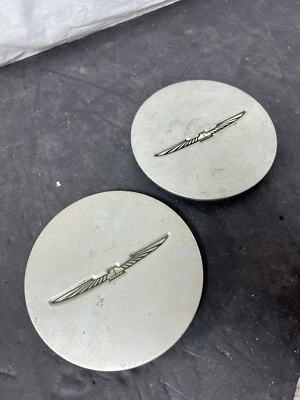 Par de tapacubos Ford Thunderbird 1989-1997 ornamento centro 1990-96  Foto 1 de 4