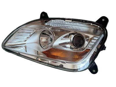 Faro proyector tipo halógeno cromado LH Peterbilt 579 2013-2021 Foto 1 de 3
