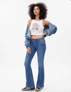 GAP Neu mit Etikett Low Rise Y2K Schlagjeans - Medium Indigo - Größe 31 - Bild 1 von 4