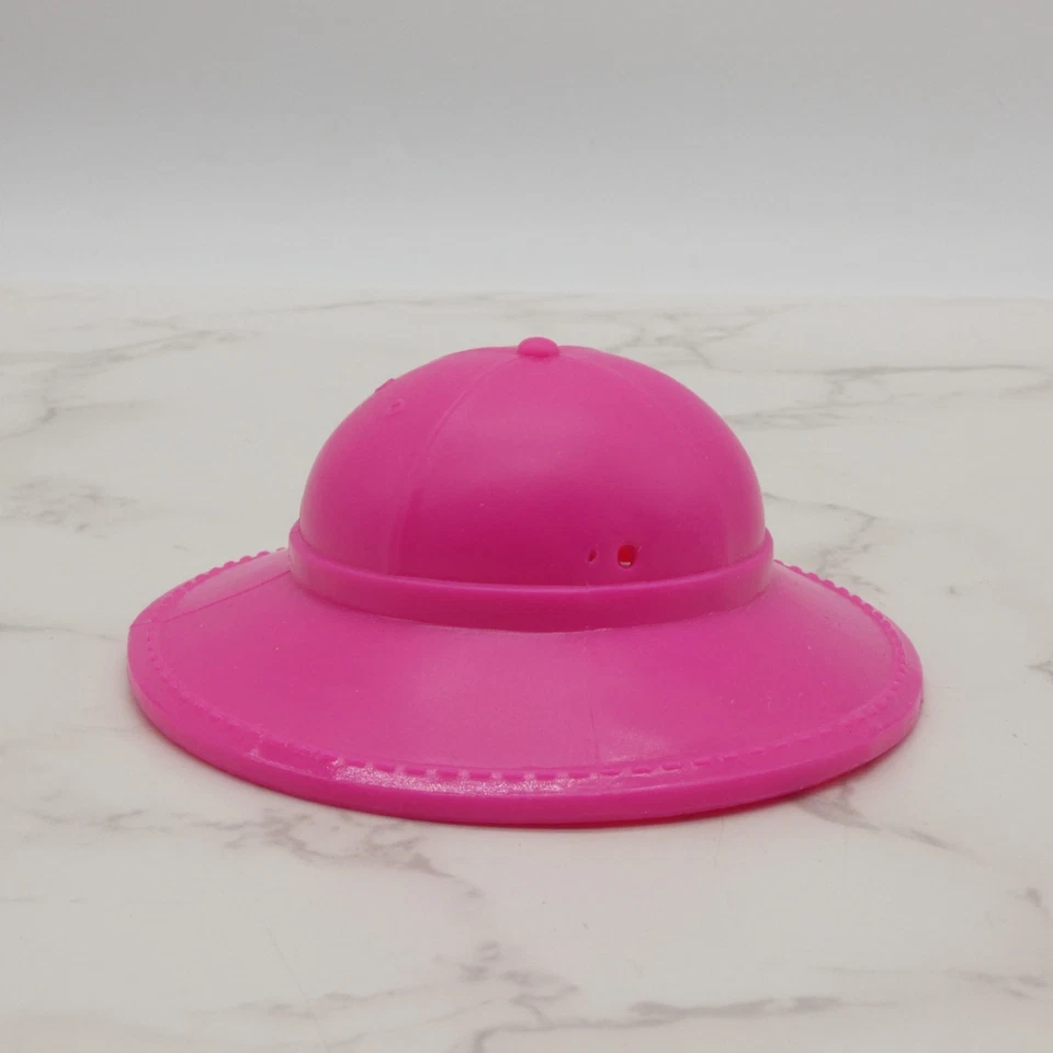 Barbie Extra Fly Muñeca Safari Sombrero Ala Ancha Rosa Cubo Mattel 2023 HPT48 Foto 1 de 3