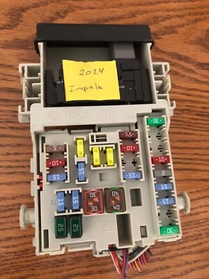 2013-2015 CHEVROLET MALIBU UNDER DASH JUNCTION RELAY FUSE BOX ASSY OEM 13222786 Foto 1 de 3