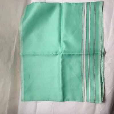 Bufanda chal verde hecha en Italia 54" por 12" chal gráfico conteintal a cuadros Foto 1 de 4