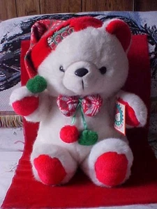 Vintage 1990 männlich rot/grün Weihnachten K Mart Bär mit Etikett Co 20" Santa's Club - Bild 1 von 9