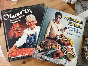 Vintage HC Cookbook Lot Aphrodite's Kitchen Greek Cooking & Mama D's Italian - Foto 1 di 16