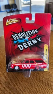 2012 Johnny Lightning Demolition Derby R16 1973 Chevy Caprice Wagon in Red - Picture 1 of 3