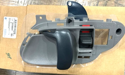 Interior, puerta lateral del pasajero 1997-2000 Cheyenne, Silverado, Sierra, Yukón, Denali Foto 1 de 2