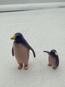 Vintage Hagen Renaker Miniature Purple Penguin Set Mama and Baby  - Picture 1 of 8