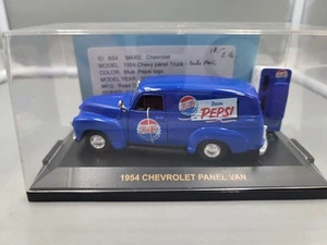 Road Champs 1954 Pepsi Chevrolet Panel Van & Gas Pump In Case Diecast 1:43 Scale - Picture 1 of 6