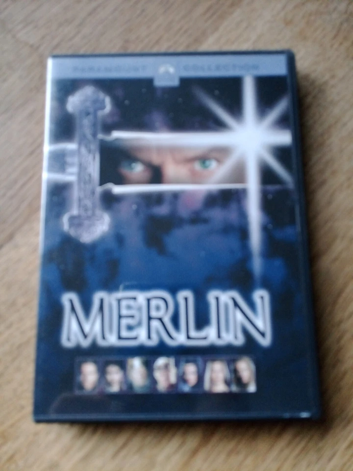 Merlin- Sam neill- Helena Bonham Carter, John Gielgud  DVD Neuwertig - Bild 1 von 1