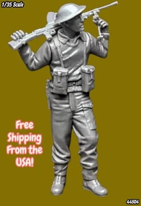1/35 Resin Figure WWII British Tommy Holding Bren On Shoulders Model Kit 44504 - Picture 1 of 3