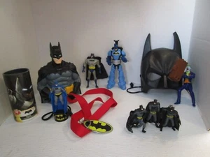 Batman Konvolut 11 Figuren, Maske, Puzzle, Bank, Schlüsselband, Schlüsselanhänger & Joker DC Comic - Bild 1 von 9
