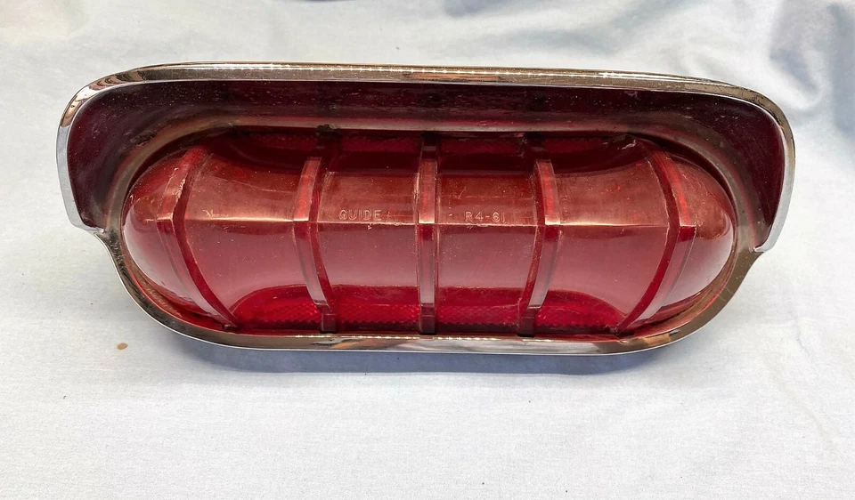 Buick Invicta Lesaber 1961 luz trasera lente-bisel-carcasa - guía R4-61 Foto 1 de 4