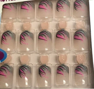 KISS BROADWAY FASHION DIVA NAILS SHORT PINK, SILVER BLACK BGFD01 (No Glue) - Picture 1 of 3