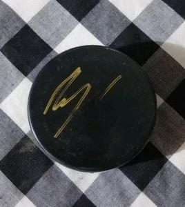 Roberto Luongo Signed Blank Hockey Puck Florida panthers Vancouver Canucks - Picture 1 of 1