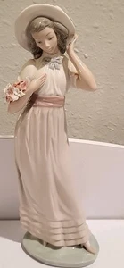 Nao by Lladro Girl with Flower Bouquet 1980 - Picture 1 of 7