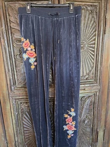 Paparazzi Johnny Style Embroidered Velveteen SweatPants Sz Small - Picture 1 of 14