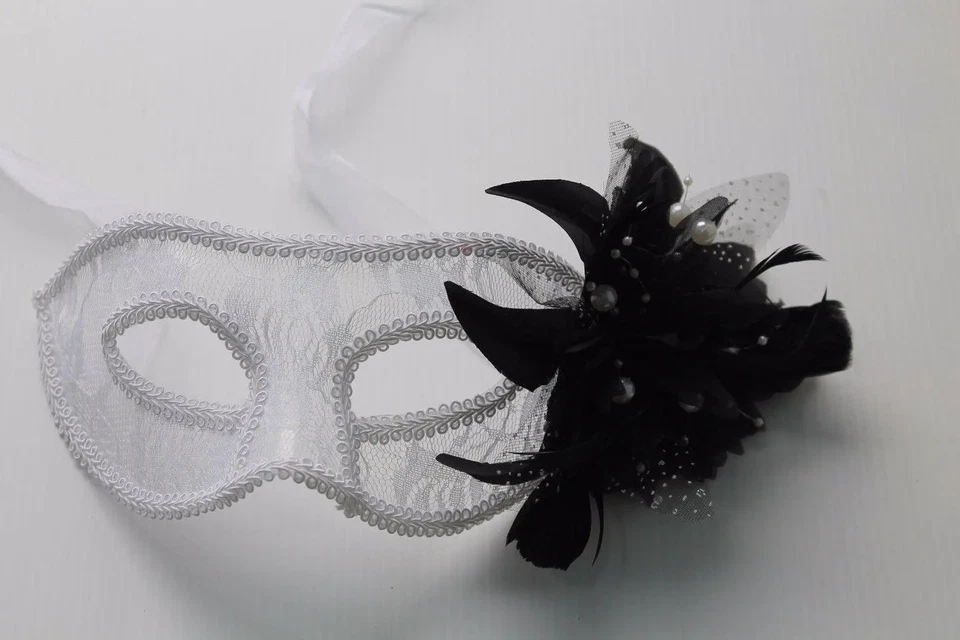 WHITE LACE VENETIAN MASQUERADE CARNIVAL EYE PROM BALL MMASK WITH BLACK FLOWER - Image 1 of 1