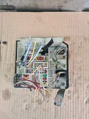 КОРОБКА ПРЕДОХРАНИТЕЛЕЙ МОТОРНОГО ОТСЕКА RENAULT MEGANE ЖИВОПИСНАЯ UPC 8200481 866-G 2003-2008 ПРОТЕСТИРОВАНА - Изображение 1 из 4