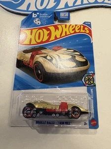 2026 HOT WHEELS GOLD BRAILLE RACER - TWIN MILL 1/5 HW ALL DRIVERS WELCOME 40/250 - Bild 1 von 2