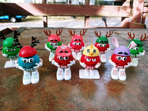 Mini M&Ms Figurines toys  - Lot Of 11 - 9 with hats & 2 Easter addition . Used Cover
