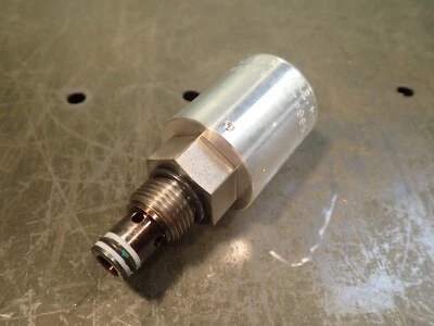 Válvula de cartucho Doering Air Pilot 82H2270401VV 2P/2W N/C 40:1 Viton 5GPM 8-2 NOS - Imagem 1 de 4