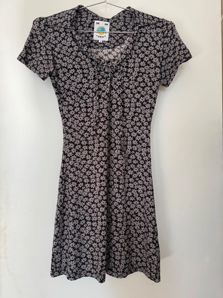 Vestido UNIF, Talla XS, Negro con Flores Grises, (actualmente no en la web) Foto 1 de 1