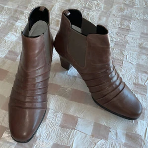 $119 Size 12 EE EXTRA WIDE Ros Hommerson Brown Leather Ankle Boots Stretch Panel - Picture 1 of 24