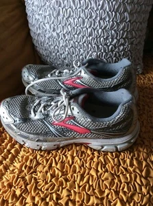 Women's Brooks Grey Trainers Size UK 7 - Picture 1 of 5