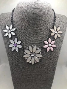 Roam Dark Pewter Tone Pink Purple Bib Necklace Acrylic Flower Bead Statement Y2K - Picture 1 of 9