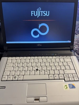 Fujitsu Laptop  Lifebook, S Serie Model S710, intel i7 Ohne Zubehör - Bild 1 von 4