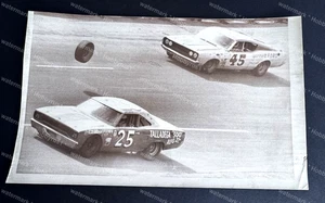 Flying Tire NASCAR Racing Dixie 500 Atlanta 1971 Original Press Photo - Picture 1 of 3