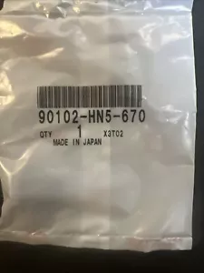 Honda SCREW, SPECIAL (6X8) 90102-HN5-670 OEM NEW A38 - Picture 1 of 2