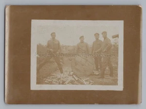 Soldaten mit Säge - Altes Foto - Bild 1 von 2