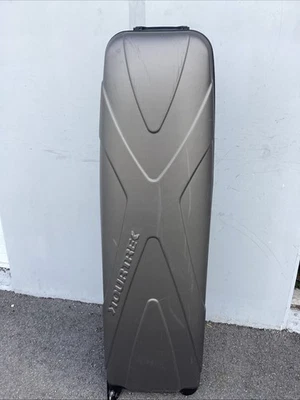 Bolsa de viaje rígida Tour Trek Golf con acolchado y ruedas Foto 1 de 4