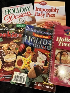 Christmas Holiday Desserts Recipes Pies Cookies Cakes Lot of (5) Booklets - Foto 1 di 17