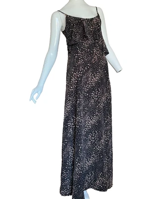 VESTIDO MAXI YA LOS ANGELES SEM MANGAS ABSTRATO UMA LINHA FLUIDO BEGE/PRETO TAMANHO P - Imagem 1 de 4