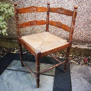 Vintage Oak Corner Chair /Rush Seat. Free Delivery - Picture 1 of 7